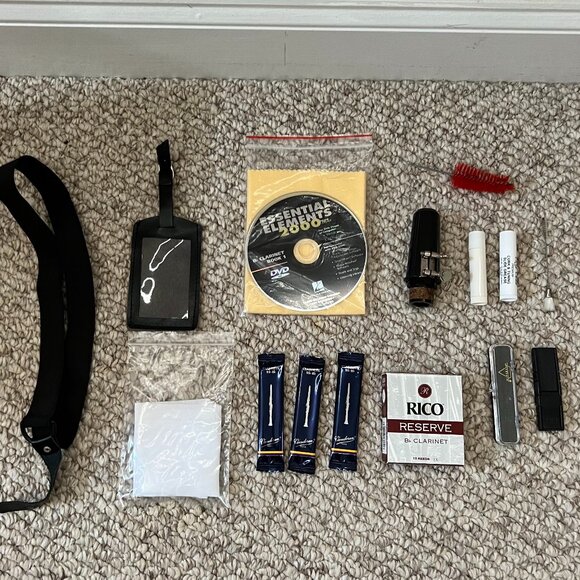 Bundy Clarinet w/ Case, Reeds, Strap, Cleaning Accessories and Disney Music Book - Picture 9 of 10